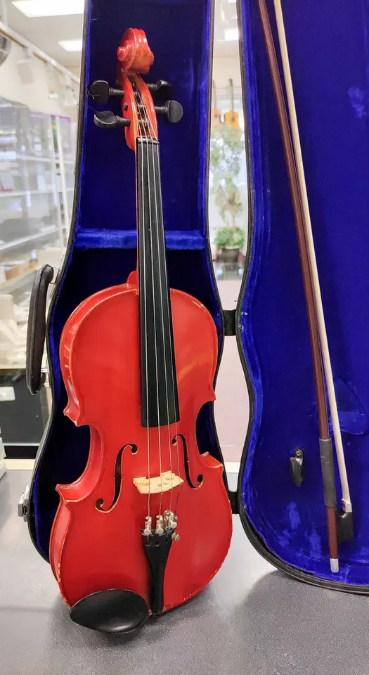 Vintage Skylark MV008 1/2-size red student violin with bow and blue-lined hard case