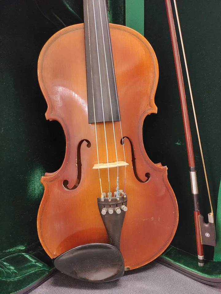 1975 DEFIL Skrzypce Popularne 4/4 violin with bow and fitted hard shell case
