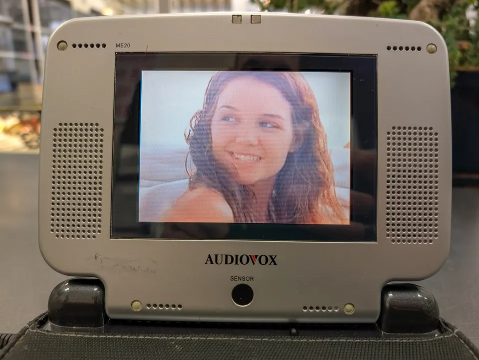 Audiovox ME20 5" LCD Monitor & DVD Player