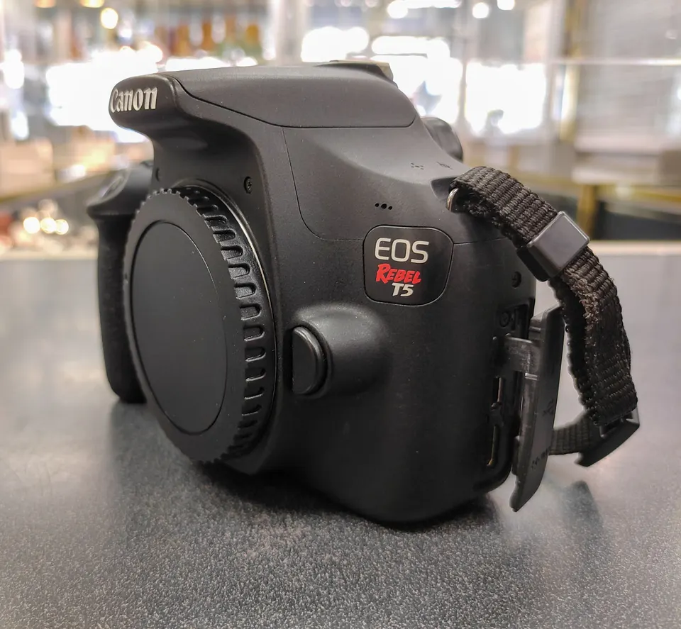Canon EOS Rebel T5 DSLR body with two batteries and charger in excellent condition