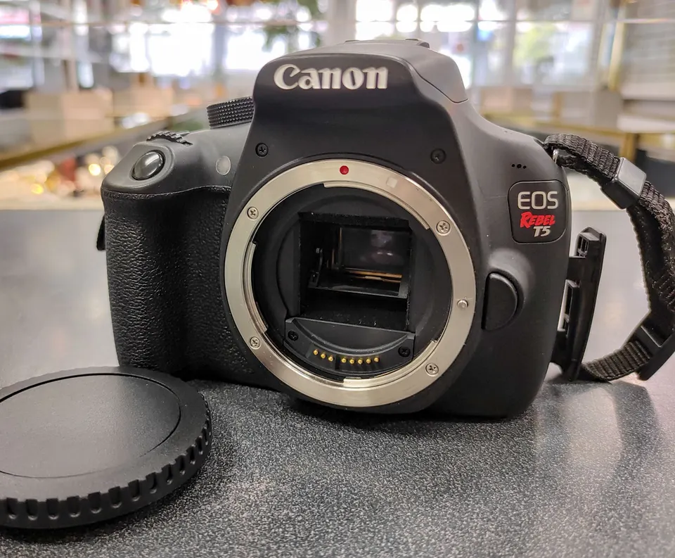 Canon EOS Rebel T5 DSLR body with two batteries and charger in excellent condition