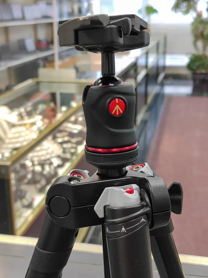 Manfrotto Befree travel tripod (MKBFRA4-BH), excellent condition—shown extended/folded with close-ups of ball head