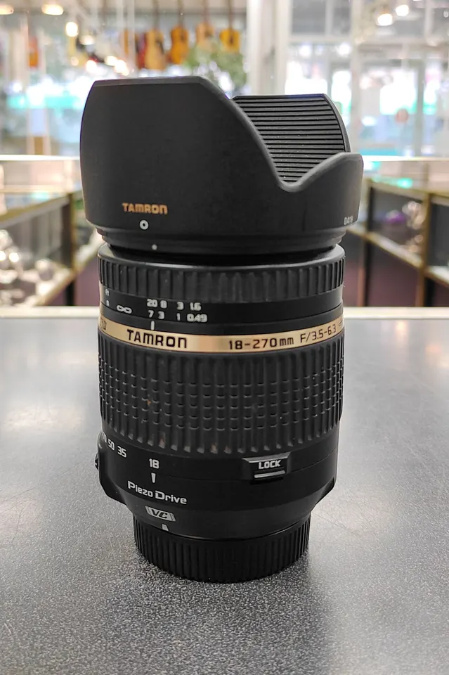 Tamron 18-270mm f/3.5-6.3 Di II VC PZD Nikon F-mount lens with hood and caps