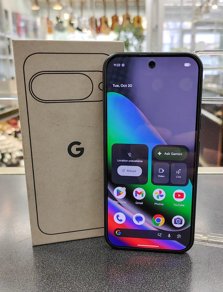 Google Pixel 10 128GB Obsidian smartphone in mint condition with original box and clear protective case