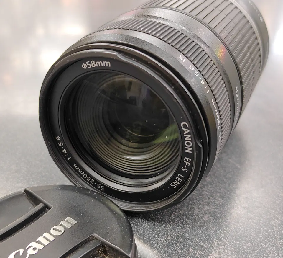 Canon EF-S 55-250mm f/4-5.6 IS telephoto zoom lens in black with front and rear caps, great condition