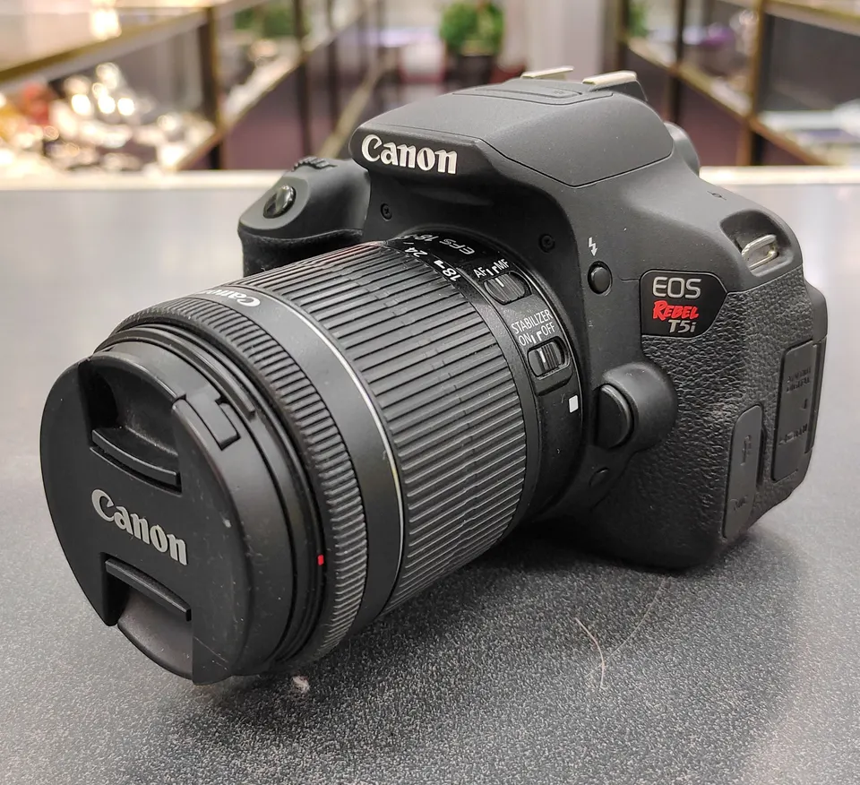 Canon EOS Rebel T5i 18MP DSLR camera with EF-S 18-55mm IS STM zoom lens in excellent condition, with 15,065 shutter actuation