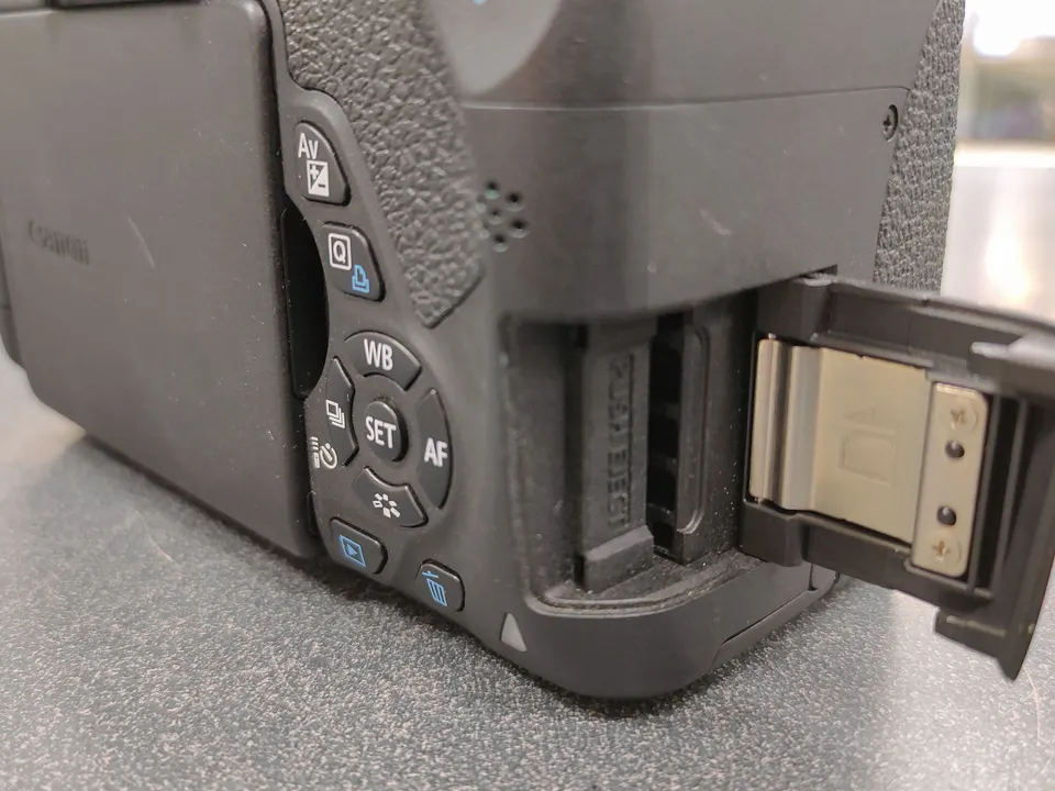 Canon EOS Rebel T5i 18MP DSLR camera with EF-S 18-55mm IS STM zoom lens in excellent condition, with 15,065 shutter actuation