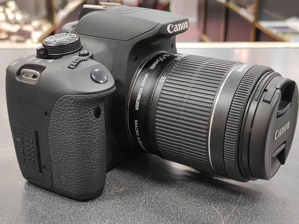 Canon EOS Rebel T5i 18MP DSLR camera with EF-S 18-55mm IS STM zoom lens in excellent condition, with 15,065 shutter actuation