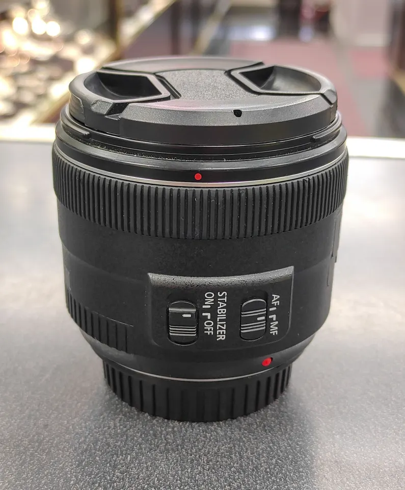 Canon EF 35mm f/2 IS USM prime lens in excellent condition with front and rear caps