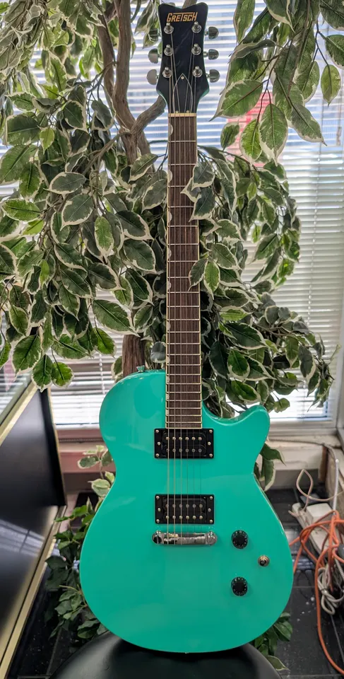 Gretsch Streamliner Jet Club electric guitar in Sea Foam Green with dual humbuckers, wraparound bridge, and soft gig bag