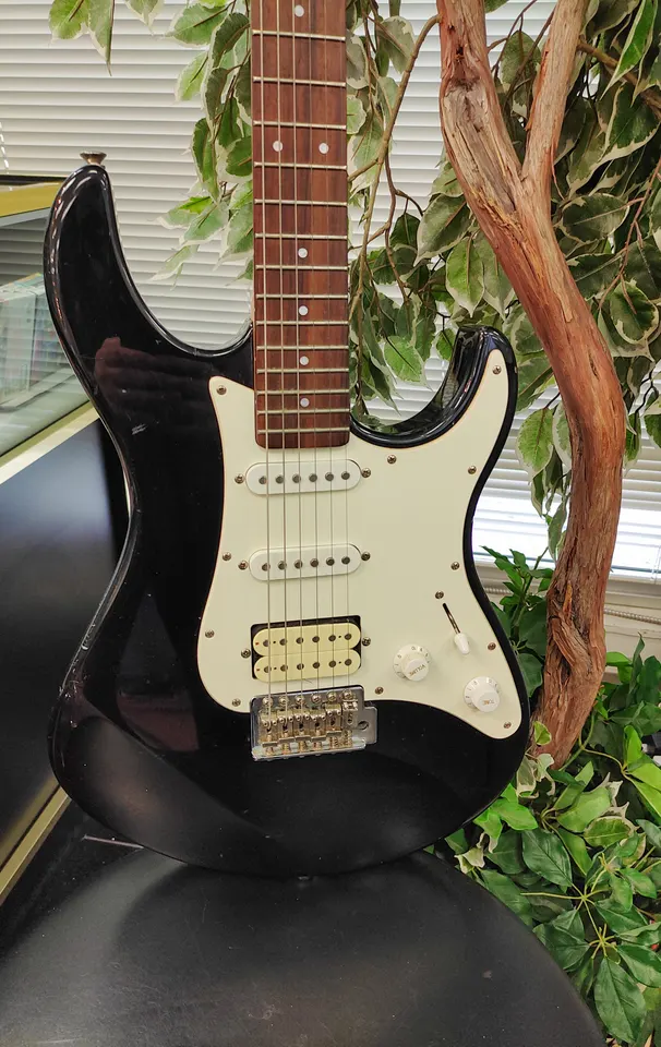 Yamaha EG112 black HSS electric guitar with cream pickguard, maple neck, dark fingerboard, chrome hardware, tremolo bridge