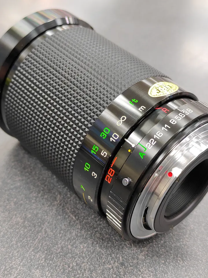 Suntop MC 28–135mm f/3.8–5.2 macro zoom lens with Canon FD breech-lock mount