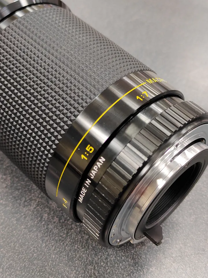 Suntop MC 28–135mm f/3.8–5.2 macro zoom lens with Canon FD breech-lock mount